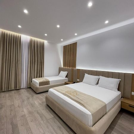 Reign Hotel Vorë Exteriör bild